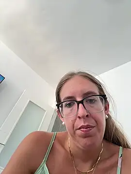 Nayra_Foxx stripchat live cam model