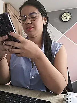 Paolitha25 stripchat live cam model