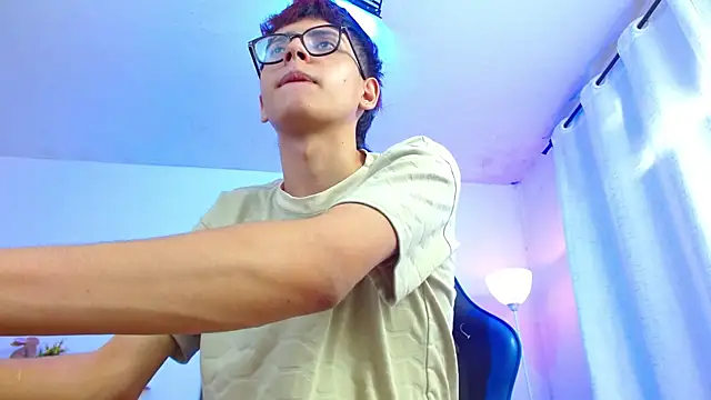 alexcum_18 stripchat live cam model