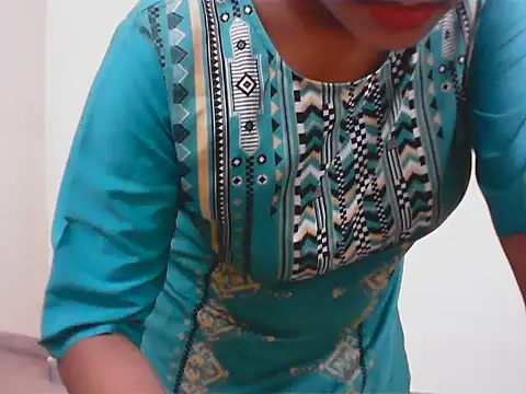 LovingPihu stripchat live cam model
