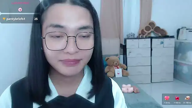 zhaviahale21 stripchat live cam model