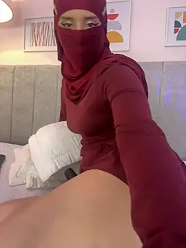 rawiya stripchat live cam model