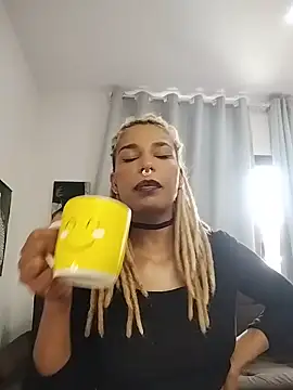 Helenoir stripchat live cam model