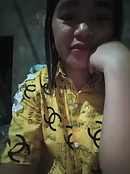 Thuy-top stripchat live cam model