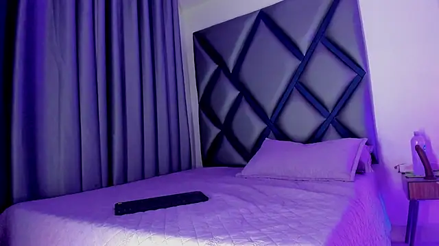 Bby-pink stripchat live cam model