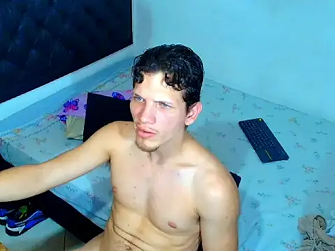 kevinkewman stripchat live cam model