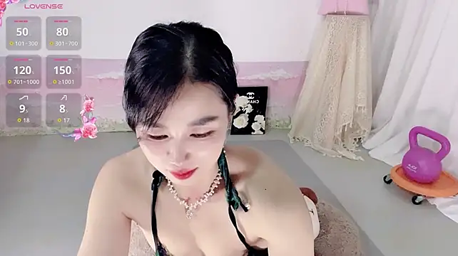 Happy365_ stripchat live cam model