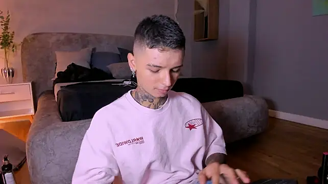 Ian_Castillo_ stripchat live cam model
