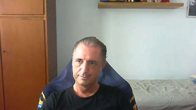 lliuk70mi stripchat live cam model