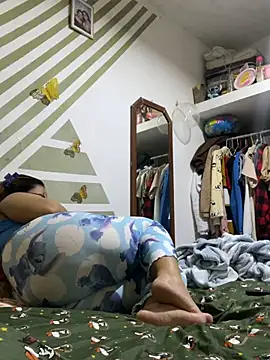 Evabigass stripchat live cam model