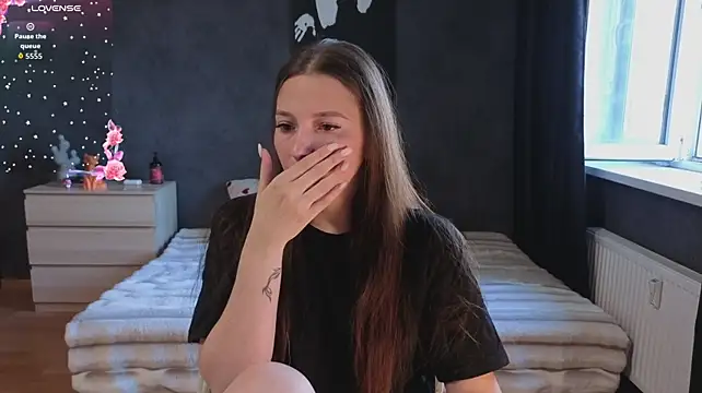 nivorelle stripchat live cam model