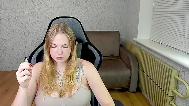 NikkyReyyy stripchat live cam model