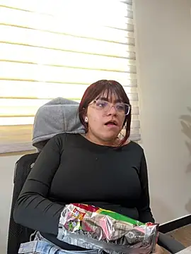 AngieRousse stripchat live cam model