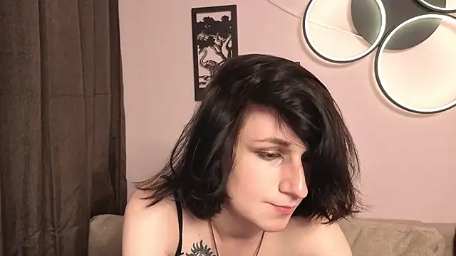 MickeQuinee stripchat live cam model