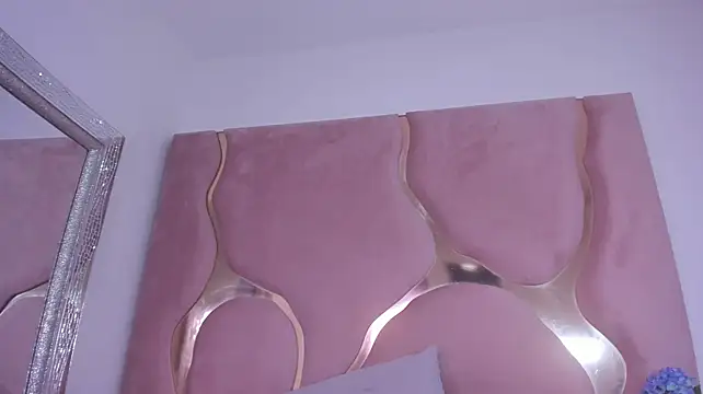 Lia_petiteht stripchat live cam model