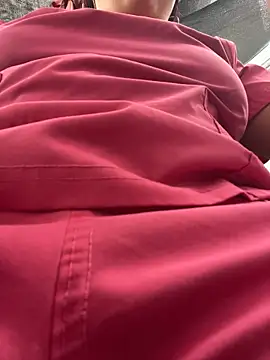 Nahomy_benet stripchat live cam model