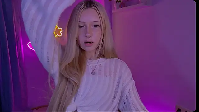 SashaQuin stripchat live cam model