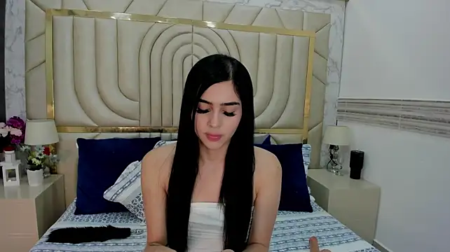 NahomiDeluxe stripchat live cam model