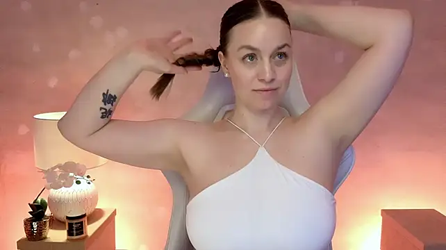 MilaFleur stripchat live cam model