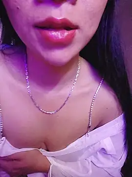 Yinzing_502 stripchat live cam model
