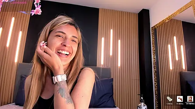 EvaaLovia1 stripchat live cam model