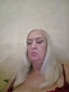 Julia20X stripchat live cam model