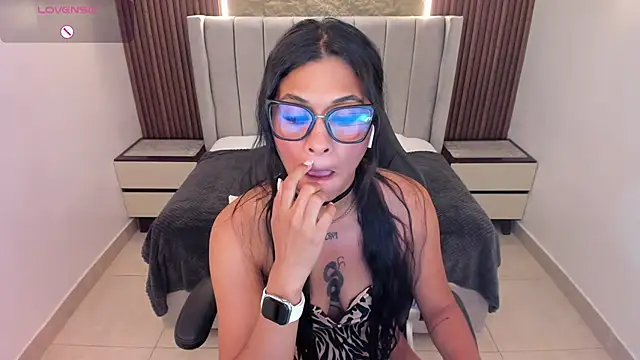 YARA_SHINE2 stripchat live cam model