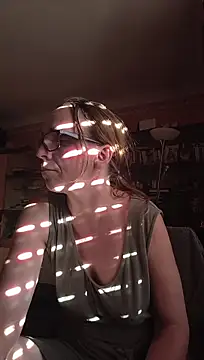 Dettybitch40 stripchat live cam model