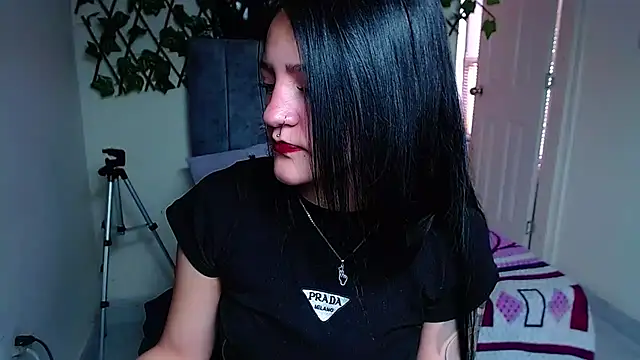 Violettasquirt stripchat live cam model