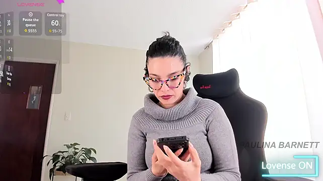 paulinabarnett- stripchat live cam model