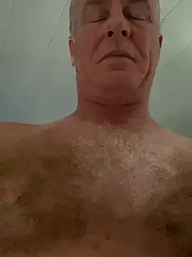hintly stripchat live cam model