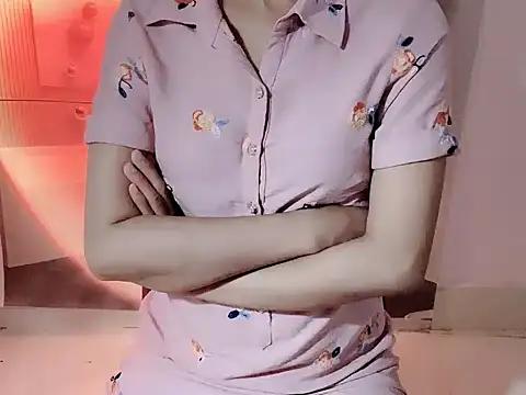 -Lylyn- stripchat live cam model