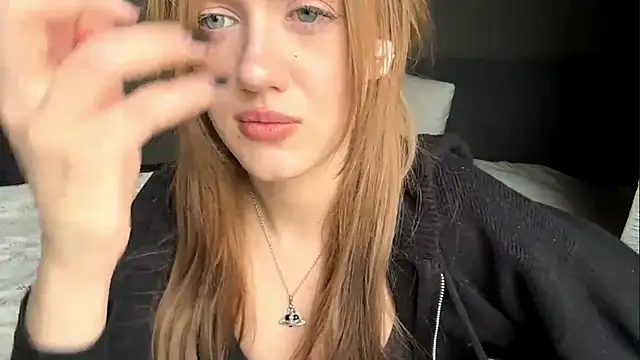 LinaPawss stripchat live cam model