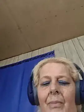 DavisDesires stripchat live cam model