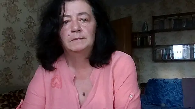 GypsiQueen2 stripchat live cam model