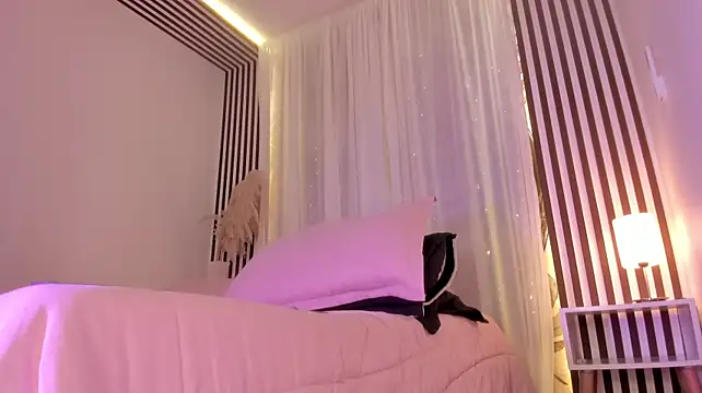 Samaantha-White stripchat live cam model
