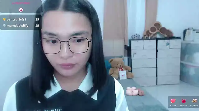 zhaviahale21 stripchat live cam model