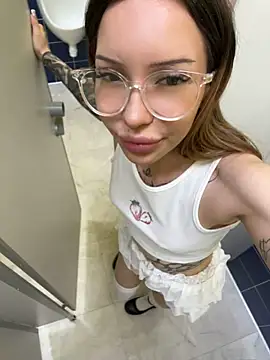 babydolll stripchat live cam model