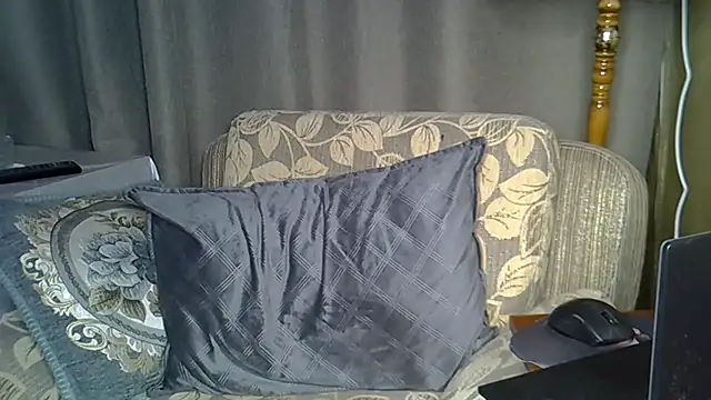EllaJohnsonX stripchat live cam model