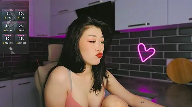 ShaiyaMinn3 stripchat live cam model