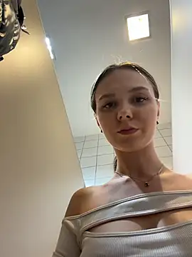 Ttixmila stripchat live cam model
