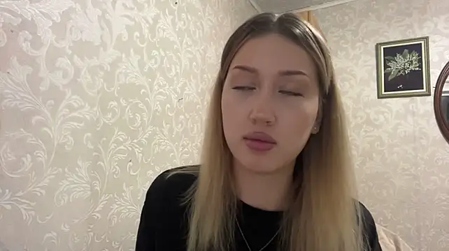 ArianneQuilantang stripchat live cam model