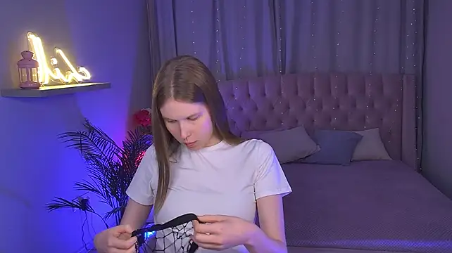 MelissaLowson stripchat live cam model