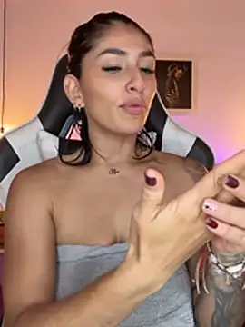 SOYNOOA stripchat live cam model