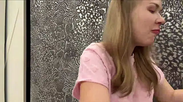 sorrelwood stripchat live cam model