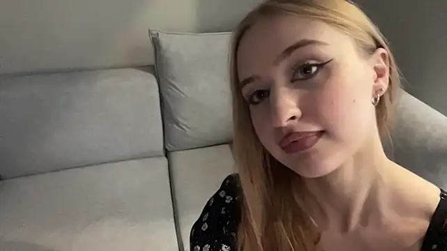 SexyLuxymur stripchat live cam model