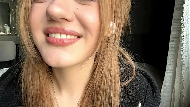 LinaPawss stripchat live cam model