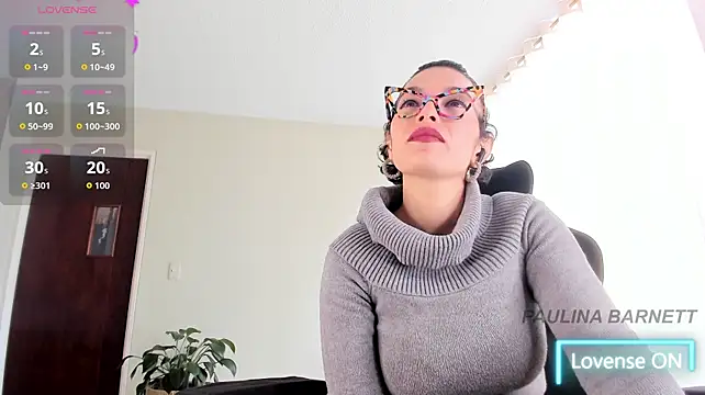 paulinabarnett- stripchat live cam model