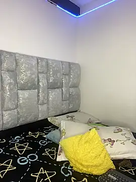 MiaLund2 stripchat live cam model