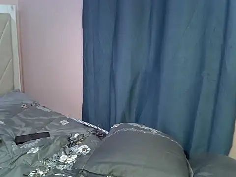 PrettyBelllaa stripchat live cam model